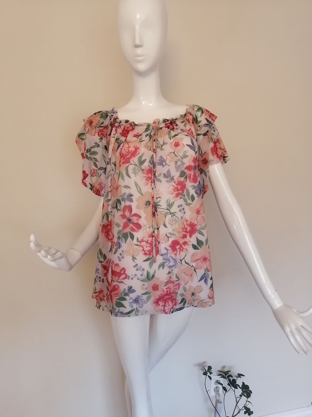 Pink Floral Off-Shoulder Ruffle Blouse - Picture 2 of 8